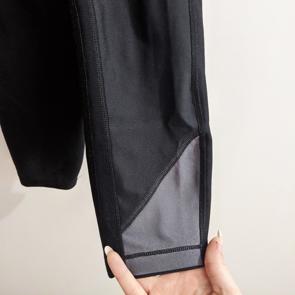 Under Armour HeatGear Capris Leggings - Picture 4 of 7